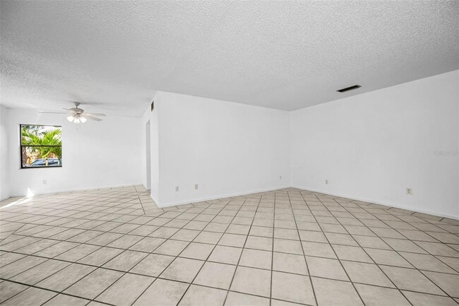 Building Photo - 10626 Longwood Dr