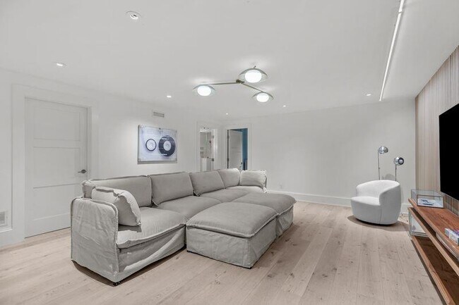 Building Photo - 45 Carnegie Abbey Ln