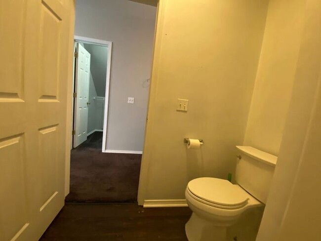 Building Photo - Now Available - 2 Bed 2 Bath House in Brit...