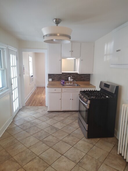 kitchen westview - 717 W S St