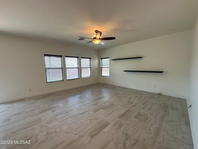 Building Photo - 1077 W Sea Star Dr