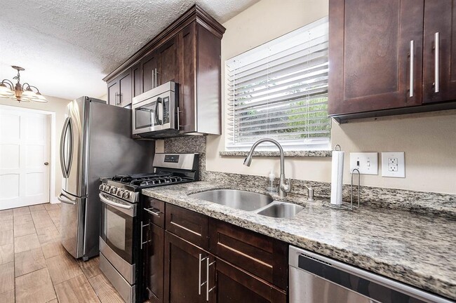 Building Photo - 10715 Elmdale Dr