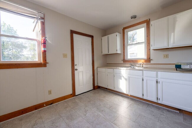 Building Photo - Hilltop Half Double
