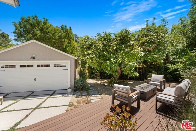 Building Photo - 1338 Montecito Cir