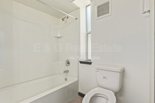 Building Photo - 129 N 11th Ave