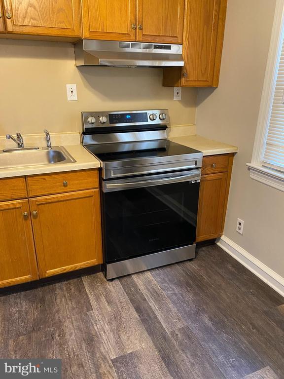 Building Photo - 258 Birch St