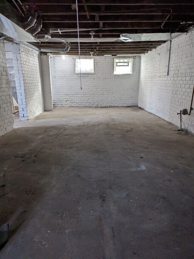 Building Photo - 73 Woodland St