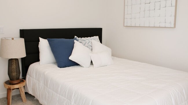 Building Photo - FOR LEASE! Stylish 1 Bedroom Casita – Modern Comfort & Natural Light!