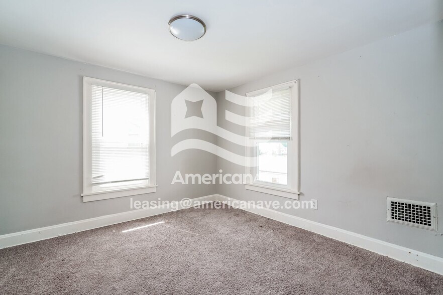 Building Photo - 1178 E 21st Ave