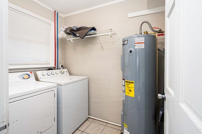 Building Photo - Port Orange 3 bed, 1.5 bath home directly ...