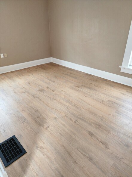 Building Photo - 281 S Powell Ave