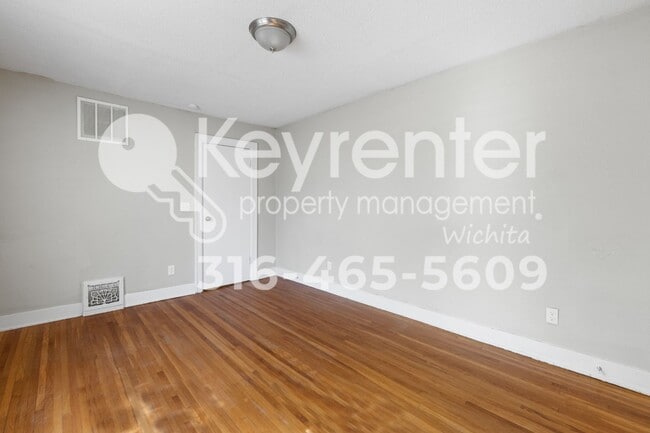 Building Photo - 1549 N Holyoke Ave