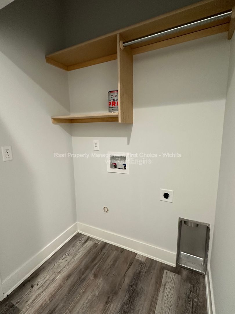 Building Photo - 5472 N Colburn Ct