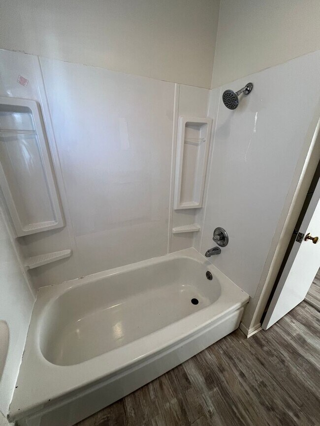 Building Photo - 4268-3t - 465/467 NE Baker