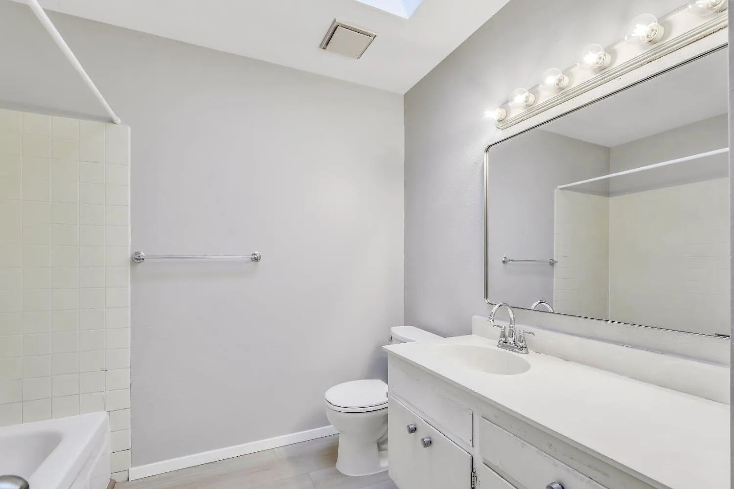 Building Photo - 1574 Drake Dr