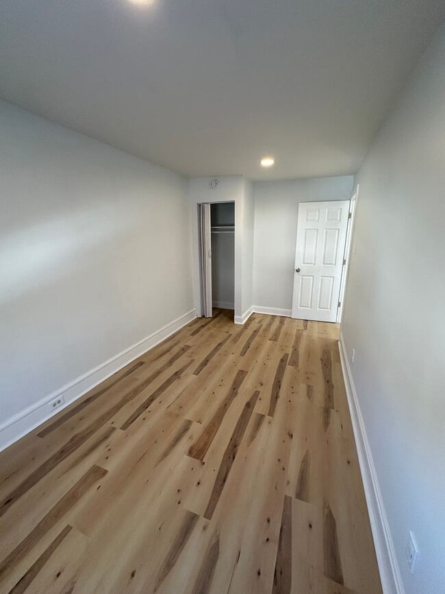 Building Photo - Bright and Airy 3 bedroom for rent-Vouchers Welcome