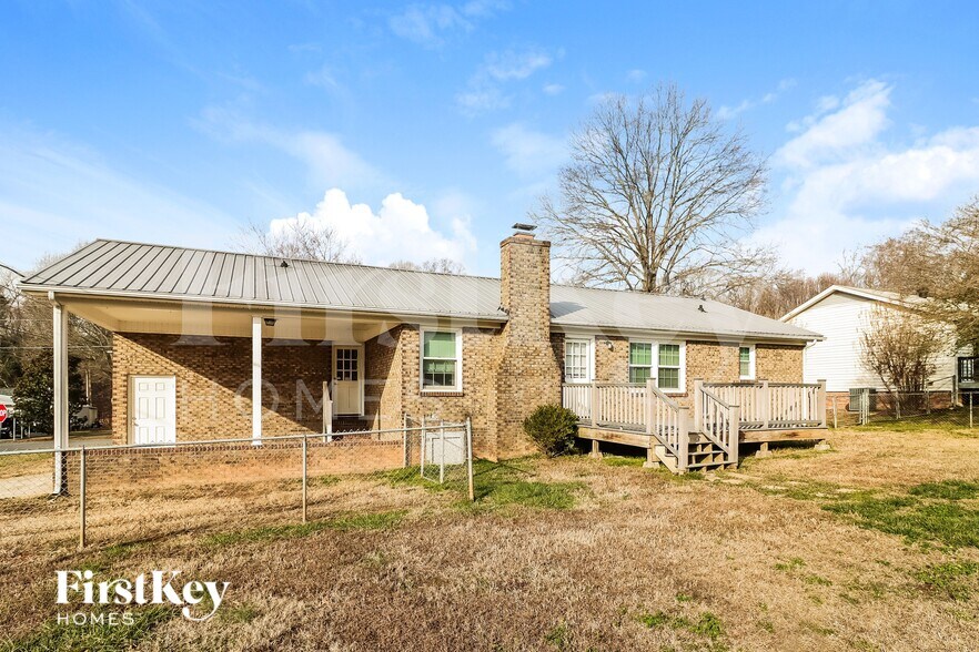 Building Photo - 4842 Greenwood Dr