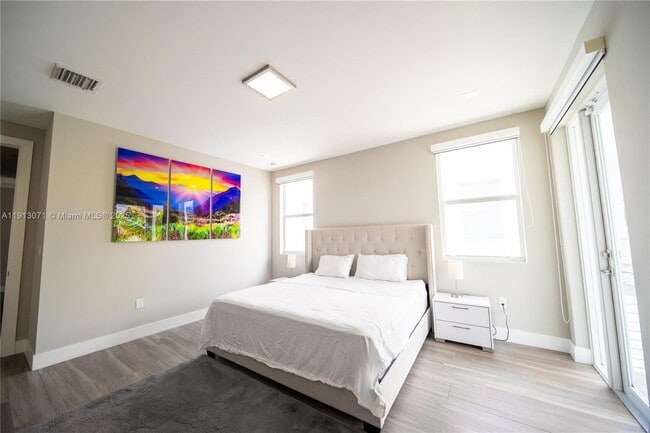 Building Photo - 3651 SW 26th St