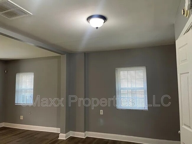Building Photo - 68 Vanira Ave SE