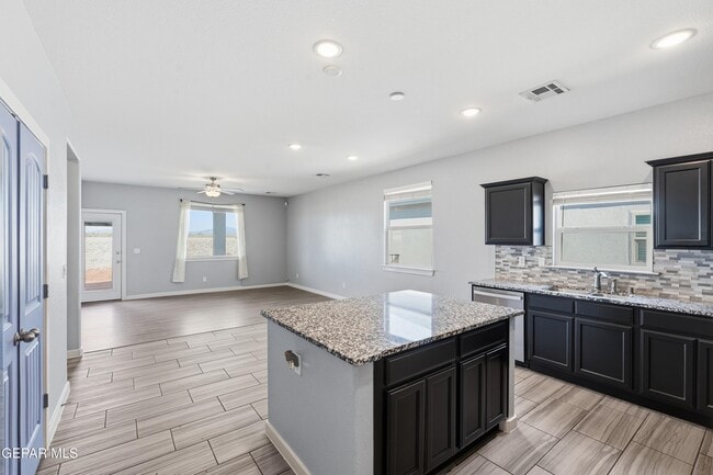 Building Photo - 3917 Desert Bluff Dr