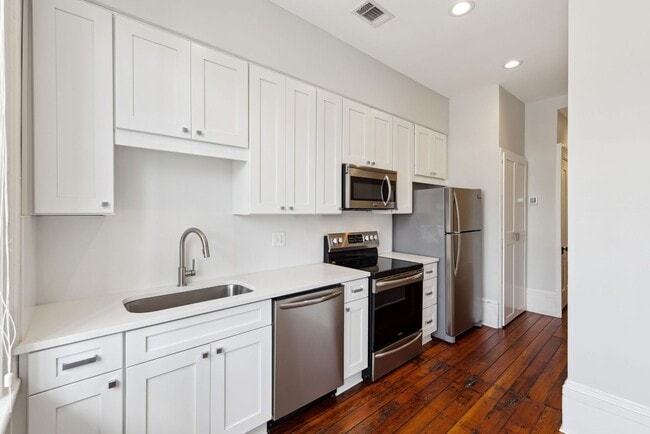 Building Photo - Historic One Bedroom Apartment in Downtown Savannah