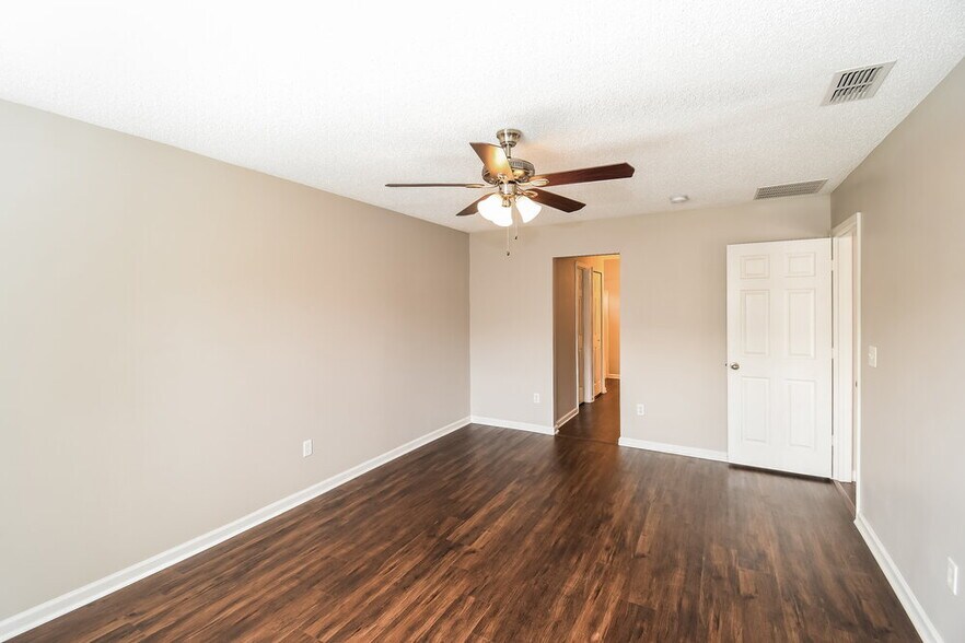 Building Photo - 9432 Harrier Ct