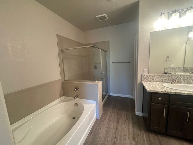 Building Photo - Private Condo in Awesome Rocklin Location!