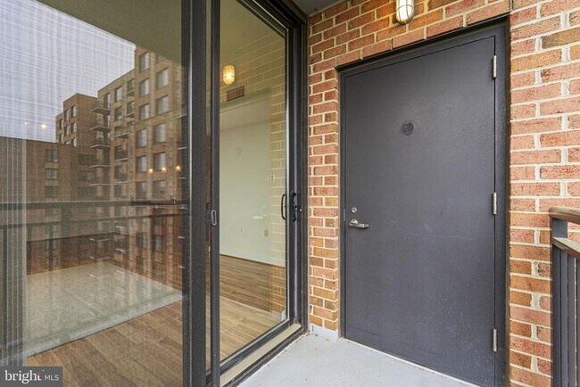 Building Photo - 2451 Midtown Ave