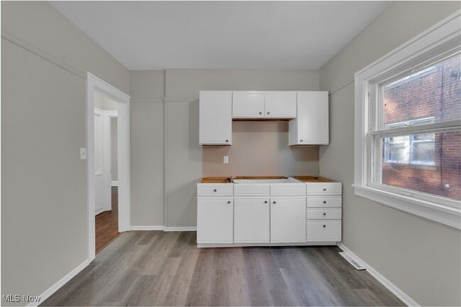 Building Photo - 3746 W 140th St