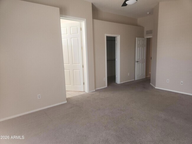 Building Photo - 5511 S 15th Way