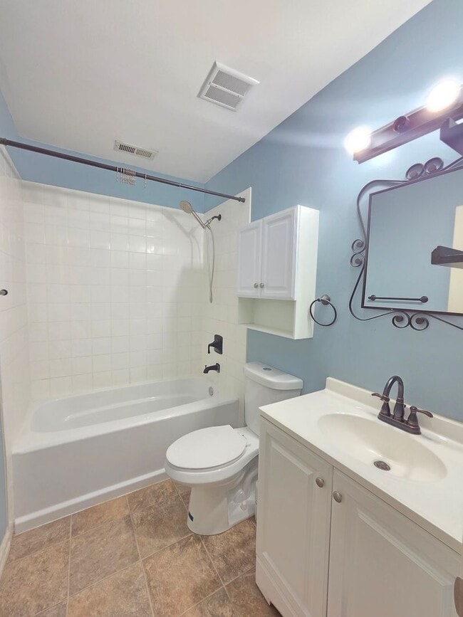 Building Photo - $2,695 - 3 Bed / 2 Bath Beautiful and Spacious Home with a Fully Fenced backyard