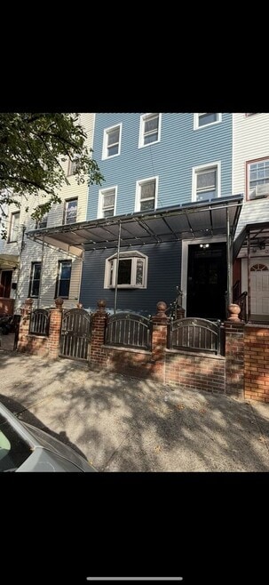 Building Photo - 189 Sheridan Ave