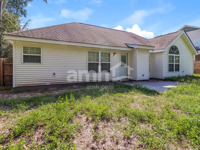 Building Photo - 61 Wintergreen Dr