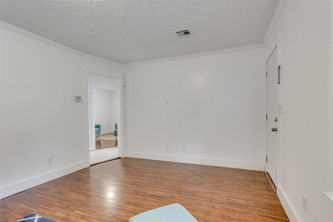 Building Photo - 516 E Rickenbacker Dr