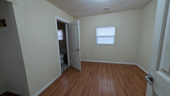 Building Photo - 902 N McKinley Ave