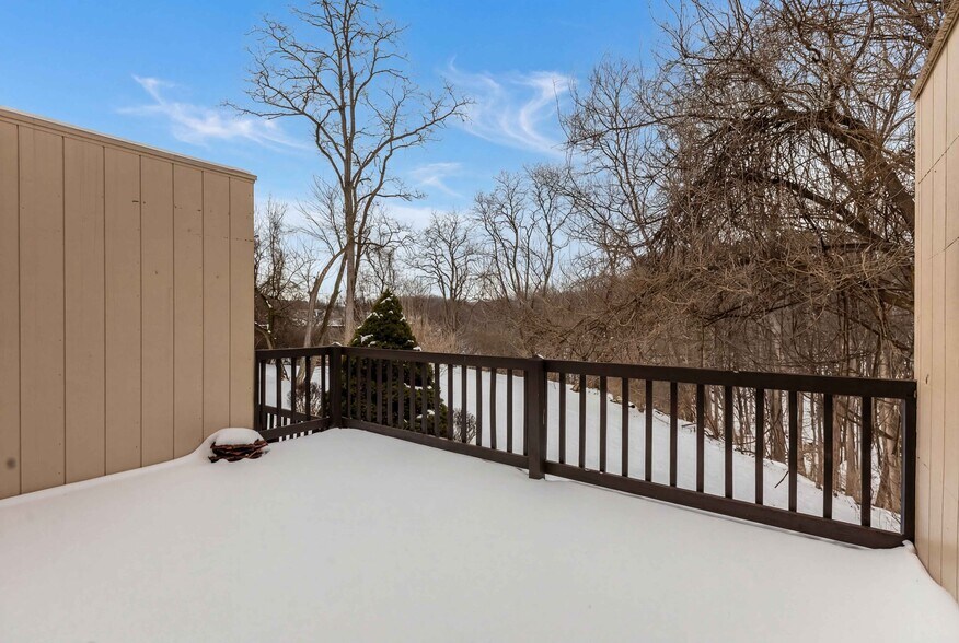 Building Photo - 546 Carriage Cir