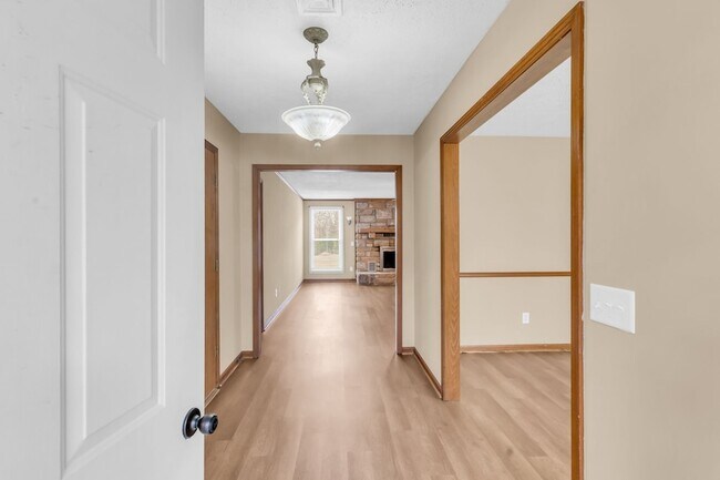 Building Photo - 341 Hickory Dr