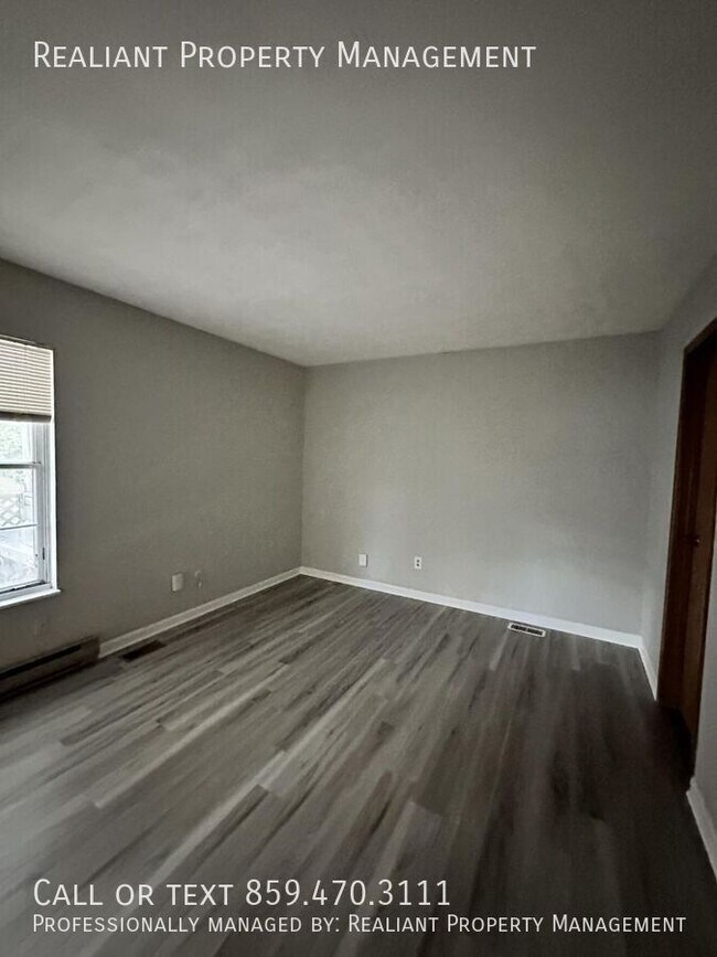 Building Photo - 1044 Tatesbrook Dr