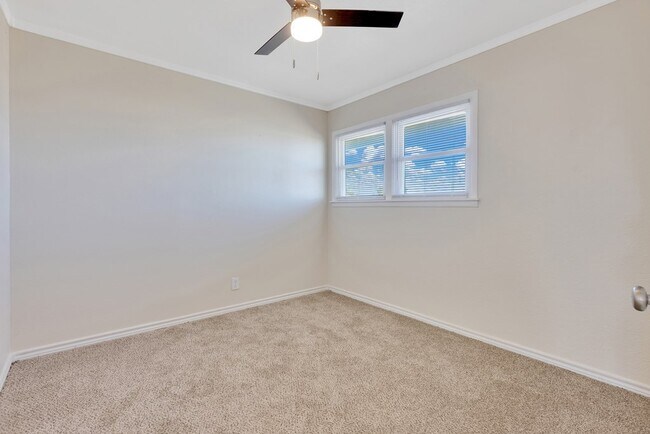 Building Photo - 3704 Travis Ave