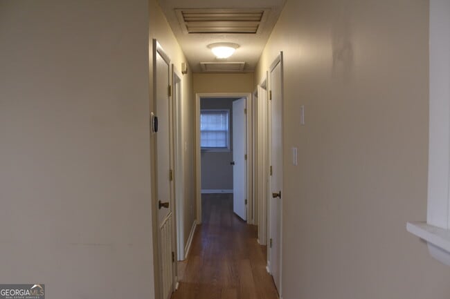 Building Photo - 128 Sandy Way