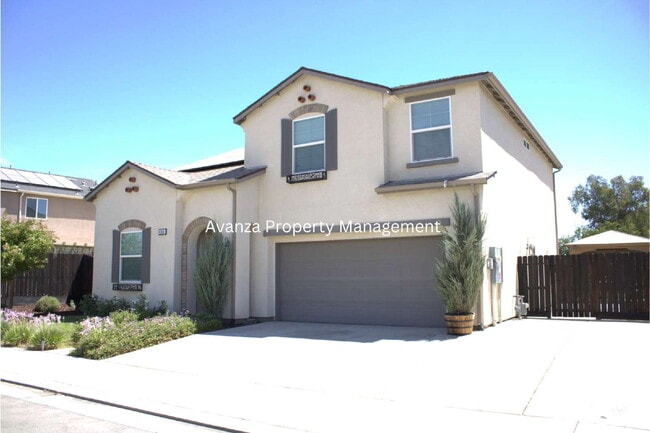 Building Photo - 1 Year Lease 4 Bed  3 Bath  Rent: $2,695 D...