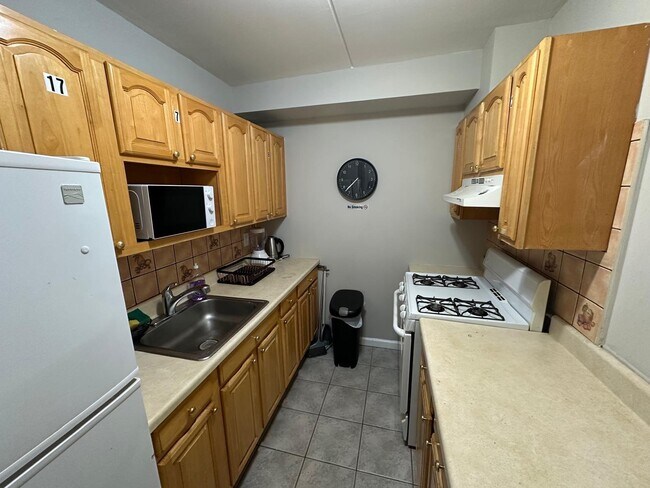 Building Photo - 305 E Mt Eden Ave