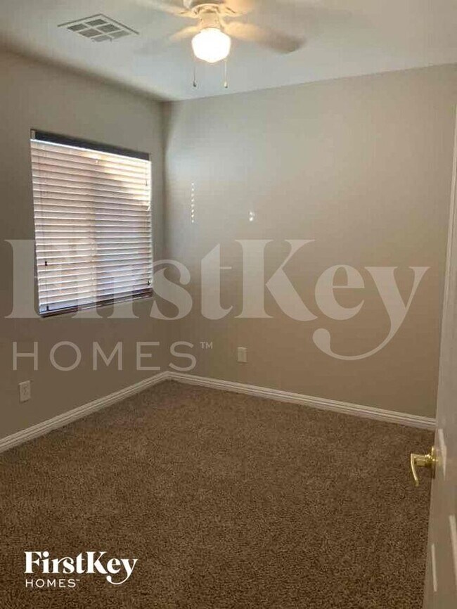 Building Photo - 9169 Sunken Meadow Ave