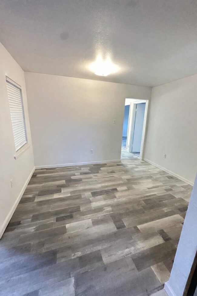 Building Photo - 600 W Mimosa St