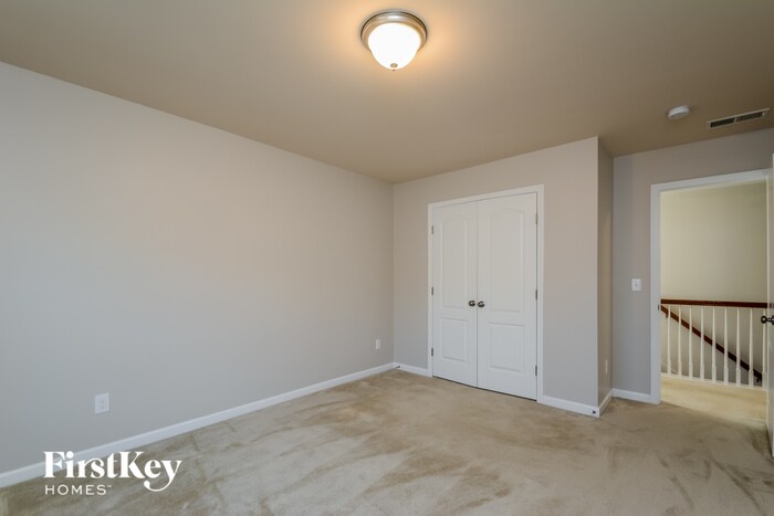 Building Photo - 327 Thornbury St