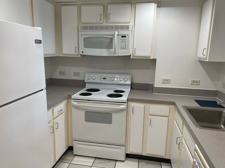 Building Photo - 536 Commonwealth Ave