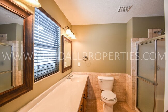 Building Photo - 4 Bedroom 3 Bath Home 3 Car Garage with large fenced in yard in Waukee