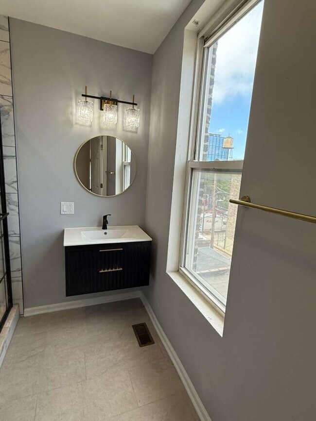 Building Photo - 448 N Aberdeen St