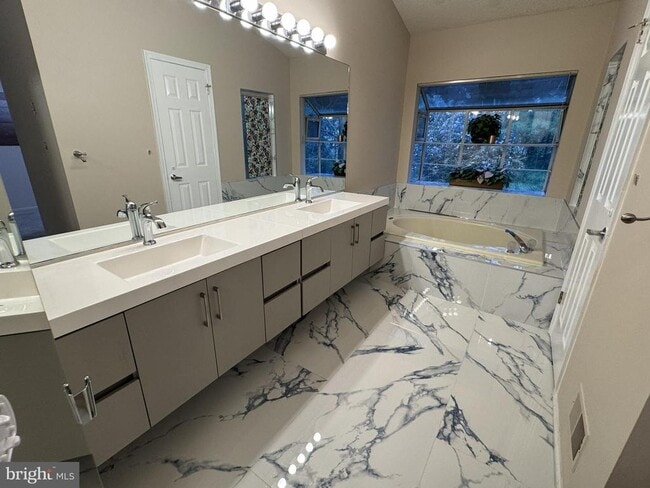 Building Photo - 22 Briarwood Ct