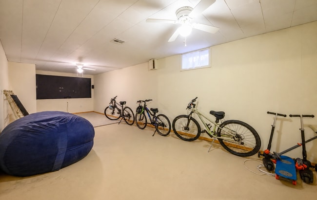 Building Photo - Renovated 4BR Ranch on Private 1.57 Acres
